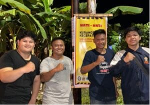 Wujudkan Keselamatan Berkendara, Mahasiswa KKN UNDIP Berikan Edukasi Tentang Pentingnya Tertib Lalu Lintas dan Pemasangan Spanduk Himbauan Wujudkan Keselamatan Berkendara, Mahasiswa KKN UNDIP Berikan Edukasi Tentang Pentingnya Tertib Lalu Lintas dan Pemasangan Spanduk Himbauan