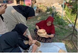 Inovatif! Mahasiswa KKN-T UNDIP Ciptakan Dehydrator Canggih untuk Pengawetan Kerajinan Eceng Gondok Inovatif! Mahasiswa KKN-T UNDIP Ciptakan Dehydrator Canggih untuk Pengawetan Kerajinan Eceng Gondok
