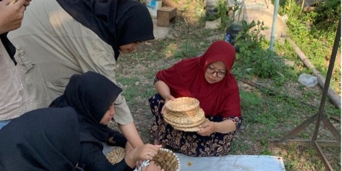 Inovatif! Mahasiswa KKN-T UNDIP Ciptakan Dehydrator Canggih untuk Pengawetan Kerajinan Eceng Gondok