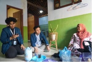 Kuatkan Ekonomi Masyarakat, Mahasiswa KKN UNDIP Beri Dukungan UMKM Basreng dan Rengginang melalui Sertifikasi Halal Kuatkan Ekonomi Masyarakat, Mahasiswa KKN UNDIP Beri Dukungan UMKM Basreng dan Rengginang melalui Sertifikasi Halal