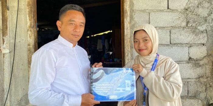Hadirkan Inovasi Menarik, Mahasiswa KKN Tematik UNDIP Lakukan Digitalisasi Pencatatan Keuangan Cafe Sitaring!