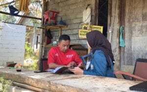 Majukan Ekonomi Cafe Sitaring, Mahasiswa KKN-T UNDIP Hadirkan Modul Mengenai Pentingnya Legalitas Perizinan Usaha serta Adanya Sertifikasi Halal Majukan Ekonomi Cafe Sitaring, Mahasiswa KKN-T UNDIP Hadirkan Modul Mengenai Pentingnya Legalitas Perizinan Usaha serta Adanya Sertifikasi Halal