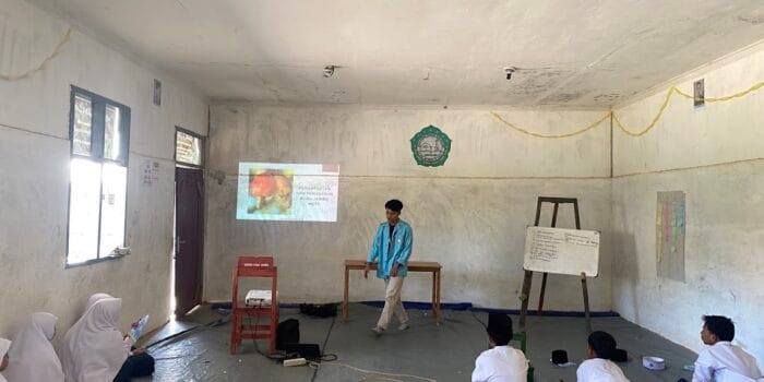 Berdayakan Masyarakat Lokal, Mahasiswa KKN UNS Adakan Edukasi Pengolahan Jambu Mete Menjadi Sirup dan Abon di Desa Gumantar, Lombok Utara