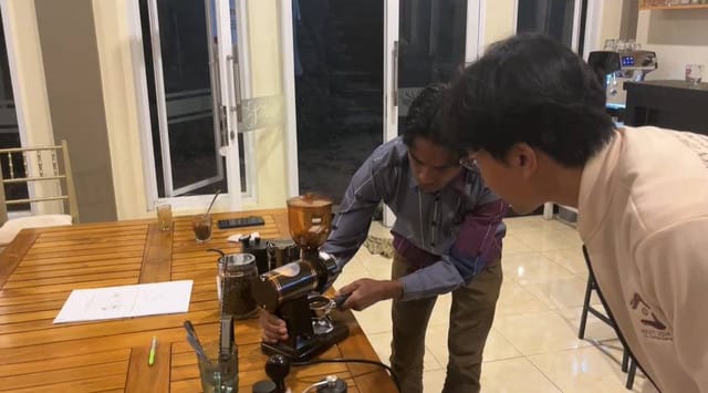 KKN Undip dan Unisvet Berdayakan Dusun Puwono lewat Pengembangan Cafe Sitaring KKN Undip dan Unisvet Berdayakan Dusun Puwono lewat Pengembangan Cafe Sitaring