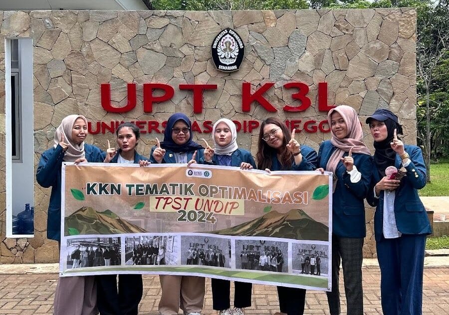 Mahasiswa KKN-T UNDIP Adakan Edukasi Pengolahan Sampah Anorganik melalui Pembuatan Pot Tanaman dari Botol Plastik di TPST UNDIP Mahasiswa KKN-T UNDIP Adakan Edukasi Pengolahan Sampah Anorganik melalui Pembuatan Pot Tanaman dari Botol Plastik di TPST UNDIP