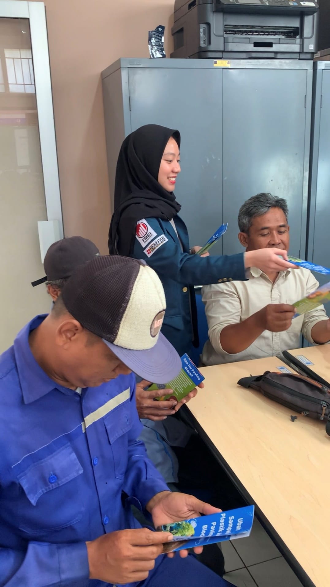 Hadirkan Inovasi Hijau, Mahasiswi KKN Tematik UNDIP Kembangkan Plastik Daur Ulang untuk Produk Konstruksi Ramah Lingkungan Hadirkan Inovasi Hijau, Mahasiswi KKN Tematik UNDIP Kembangkan Plastik Daur Ulang untuk Produk Konstruksi Ramah Lingkungan