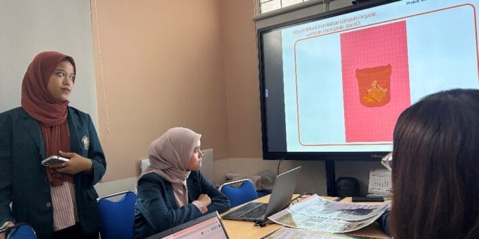 Mahasiswa KKN-T UNDIP Lakukan Edukasi Kesadaran Lewat Poster dan Video di TPST Universitas Diponegoro