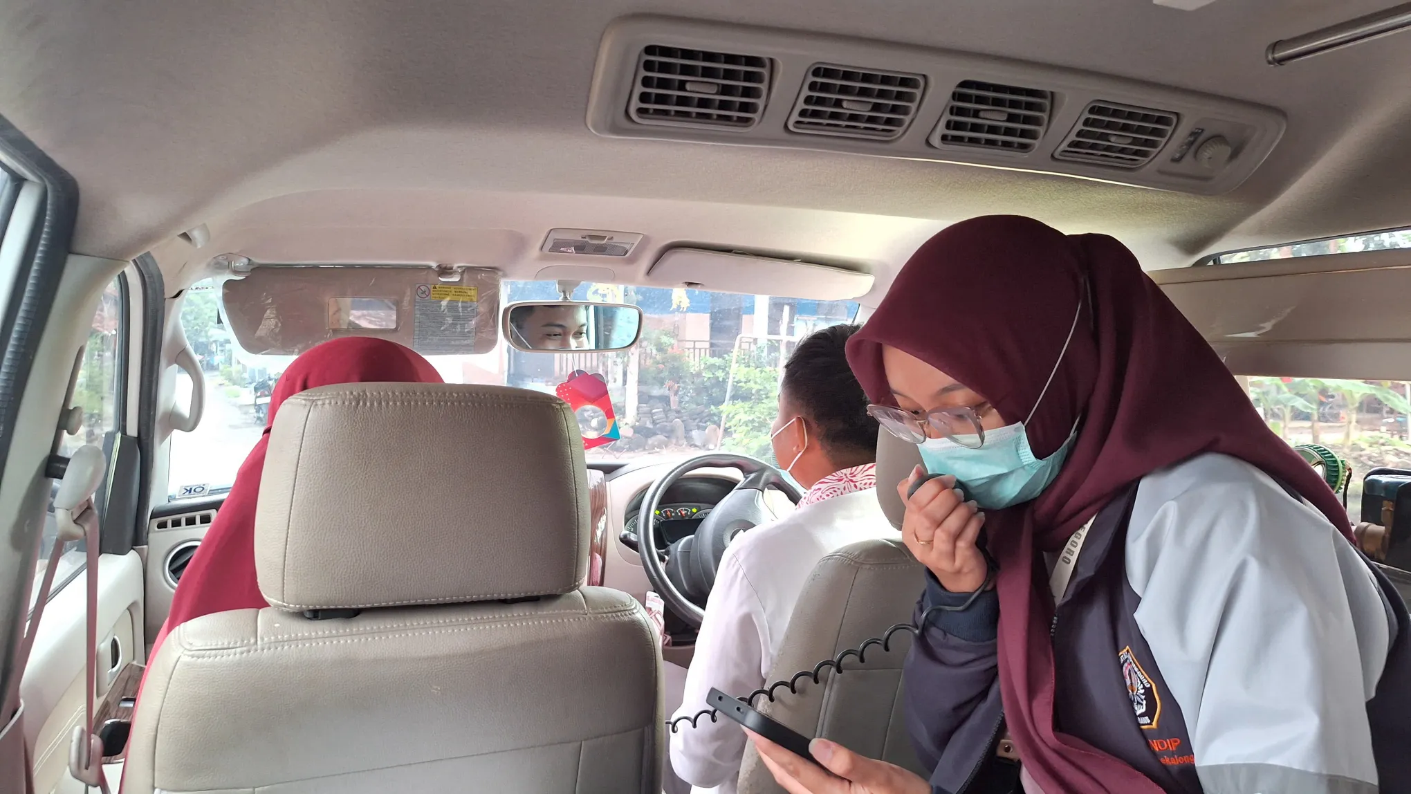 Dukung Optimalisasi Program Vaksinasi HPV, Mahasiswa KKN Tematik UNDIP Gencarkan “SirKel: Siaran Keliling” di Lingkungan Kelurahan Pringrejo, Pekalongan