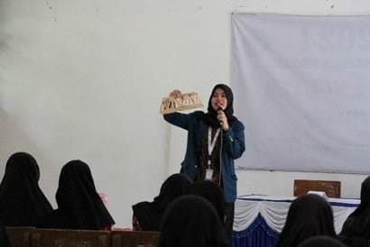 Serunya Merakit Jembatan dari Stik Es Krim! Mahasiswa KKN UNDIP Edukasi Infrastruktur Jembatan kepada Siswa SMP