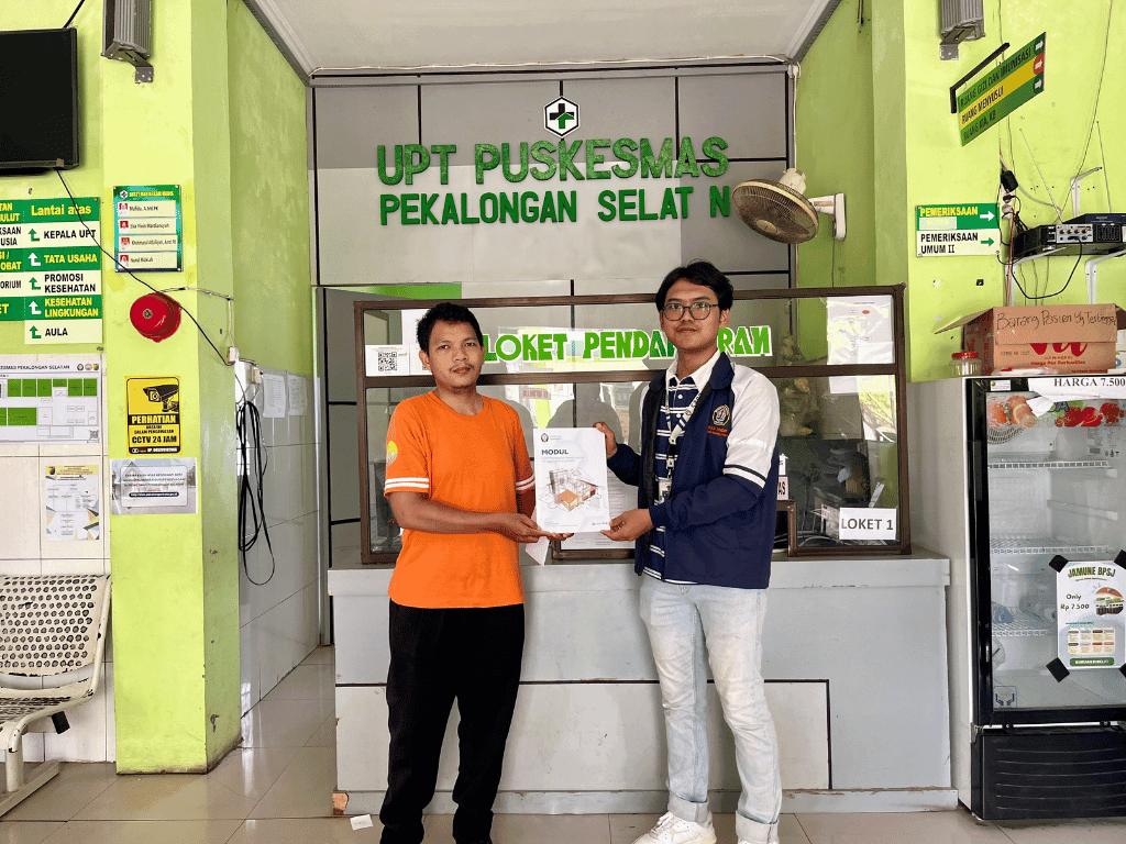 Mahasiswa KKN Tematik Undip Membuat Denah Ruangan Puskesmas Pekalongan Selatan dan Modul Autocad untuk Peningkatan Pelayanan Publik