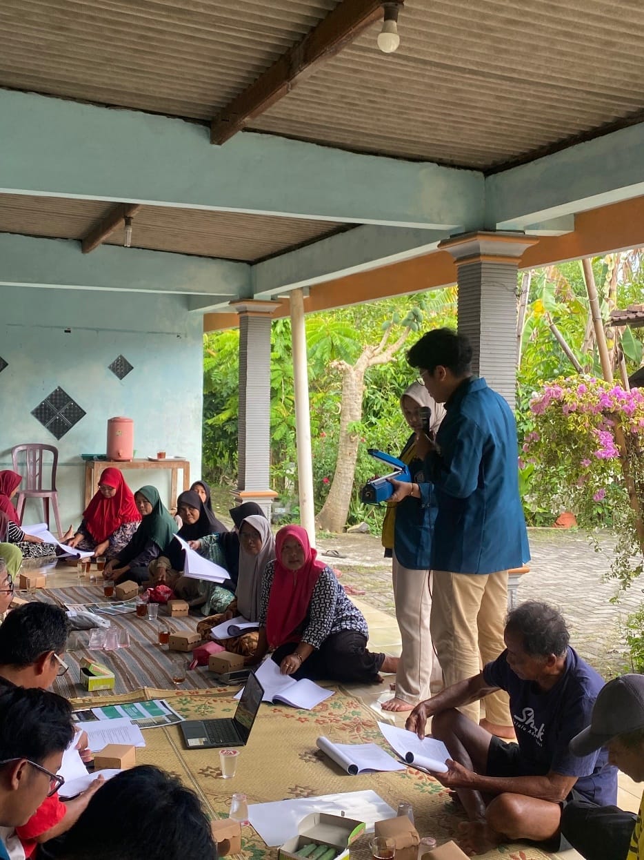 Mahasiswa KKN UNDIP Kenalkan Safety Induction Alat Packaging Cepat Guna dalam Mendukung Program Multidisiplin “Pupuk Organik sebagai Energi Alternatif” di Desa Pojok Mahasiswa KKN UNDIP Kenalkan Safety Induction Alat Packaging Cepat Guna dalam Mendukung Program Multidisiplin “Pupuk Organik sebagai Energi Alternatif” di Desa Pojok