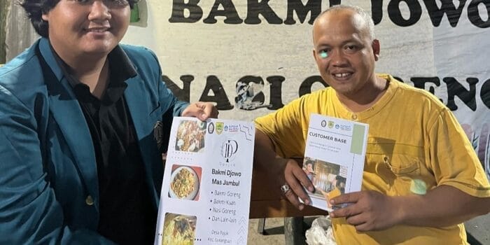 Mahasiswa KKN UNDIP Berikan Edukasi Pentingnya Customer Base bagi UMKM di Desa Pojok