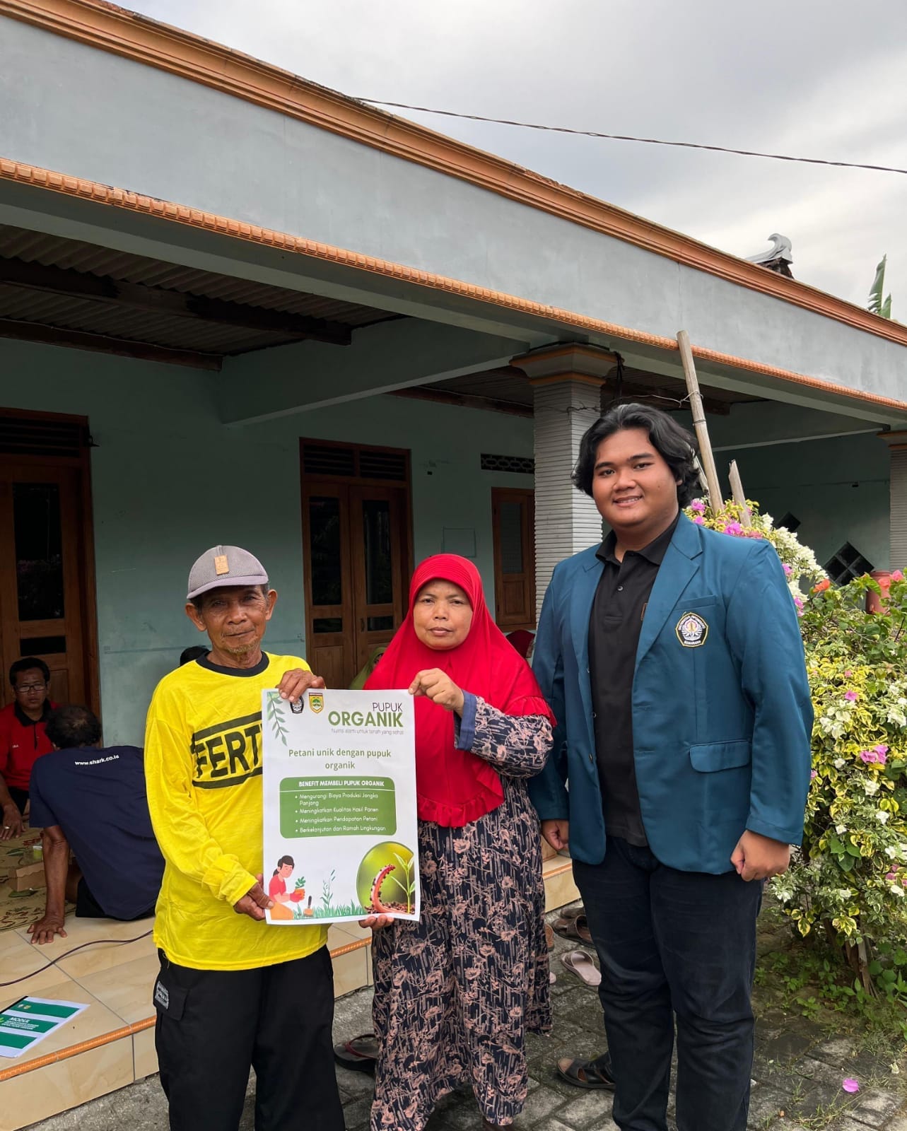 Mahasiswa KKN UNDIP Bangun Strategi Branding Green Economy untuk Pupuk Organik di Desa Pojok