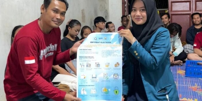 Mahasiswa KKN Undip Edukasi Sertifikat Tanah Elektronik kepada Karang Taruna di Desa Karangtengah, Batang