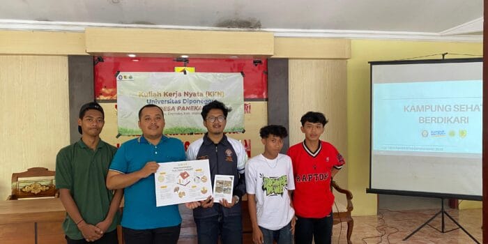 Penyerahan Booklet Perawatan Struktur Kayu