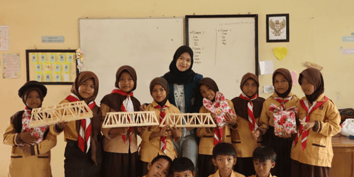 Saat Stik Es Krim Berubah Menjadi Miniatur Jembatan, Cara Kreatif Mahasiswa KKN UNDIP Mengajarkan Teknik Sipil