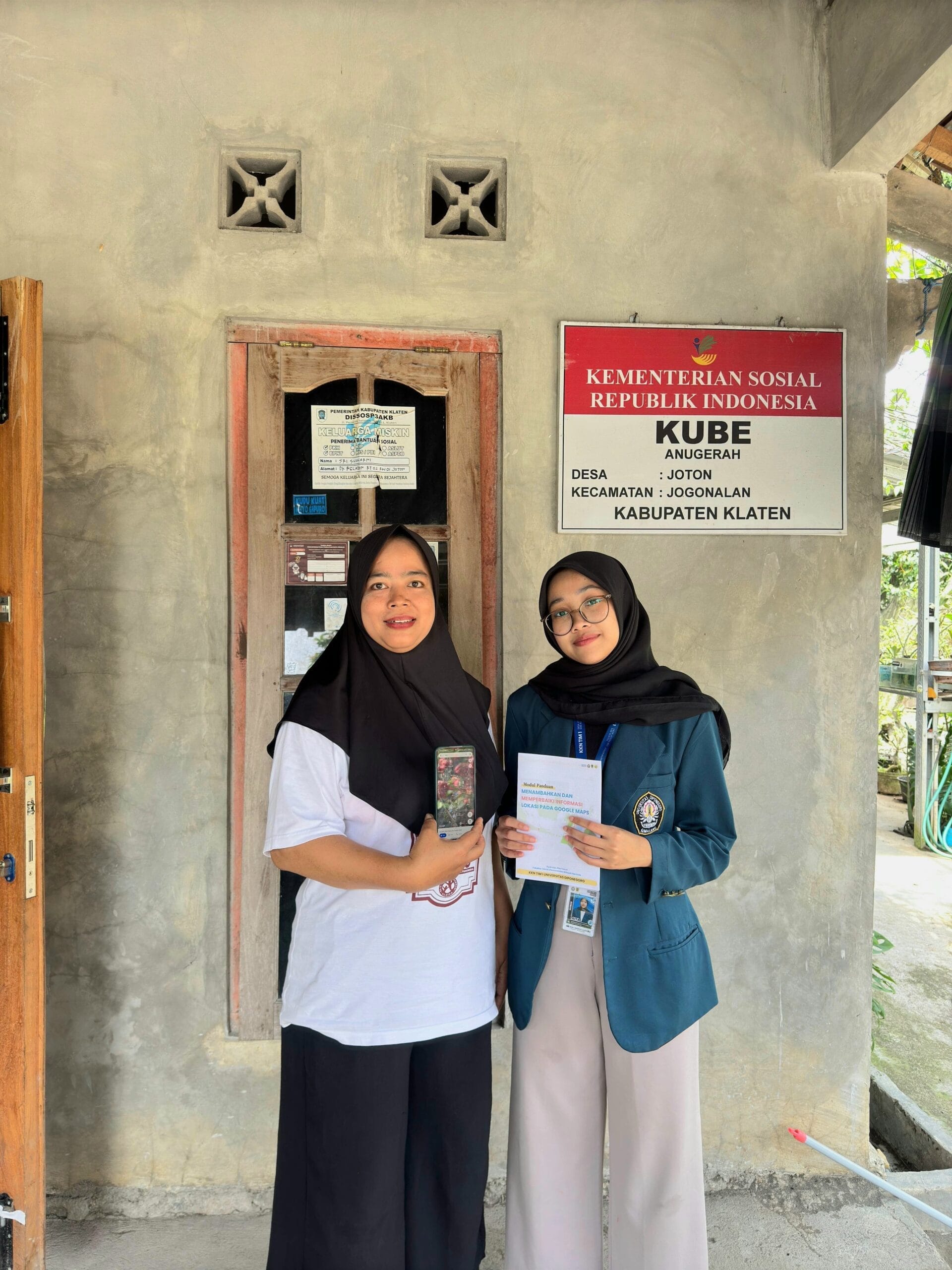 Perkuat Jejak Digital UMKM, Mahasiswa KKN UNDIP Edukasi Penggunaan Google Maps pada Pelaku Usaha di Desa Joton