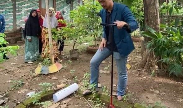Bantu Cegah Banjir dan Sampah Organik, Mahasiswa KKN UNDIP Berikan Pembekalan Masyarakat Desa Pojok Tentang Manfaat Biopori