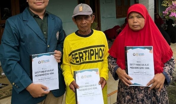 Mahasiswa KKN UNDIP Kenalkan Safety Induction Alat Packaging Cepat Guna dalam Mendukung Program Multidisiplin “Pupuk Organik sebagai Energi Alternatif” di Desa Pojok