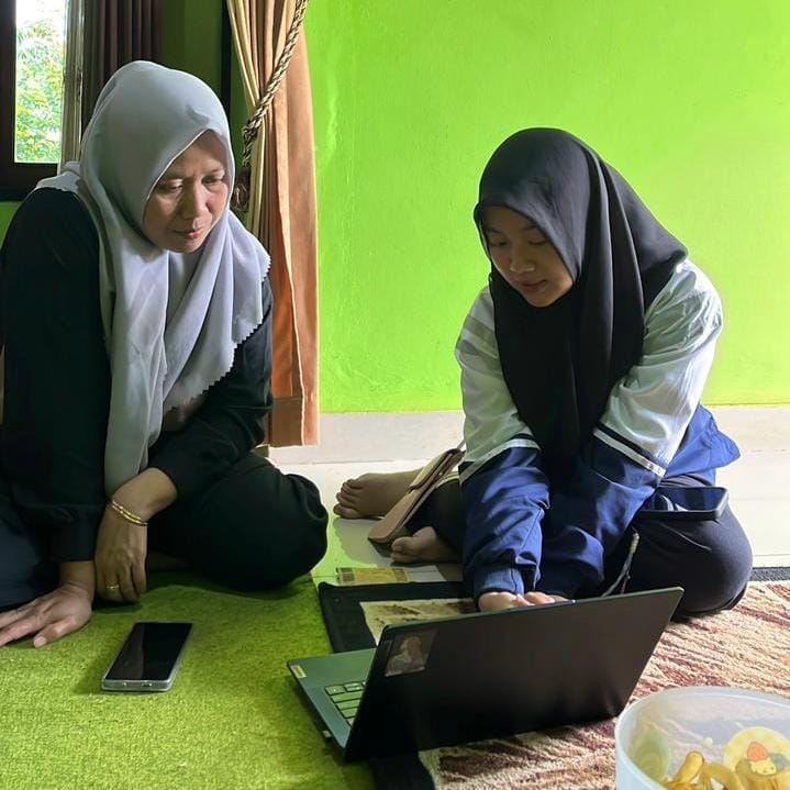 Mahasiswa KKN Undip Optimalkan Google Maps untuk UMKM Sari Kedelai Syifa di Desa Karangtengah, Batang