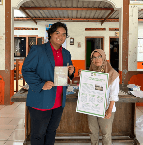 Mahasiswa KKN Undip Mengenalkan Strategi Pemasaran Eco Paving Block di Desa Pojok