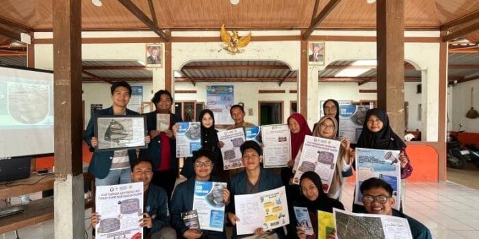 Mahasiswa KKN Undip Mengenalkan Strategi Pemasaran Eco Paving Block di Desa Pojok