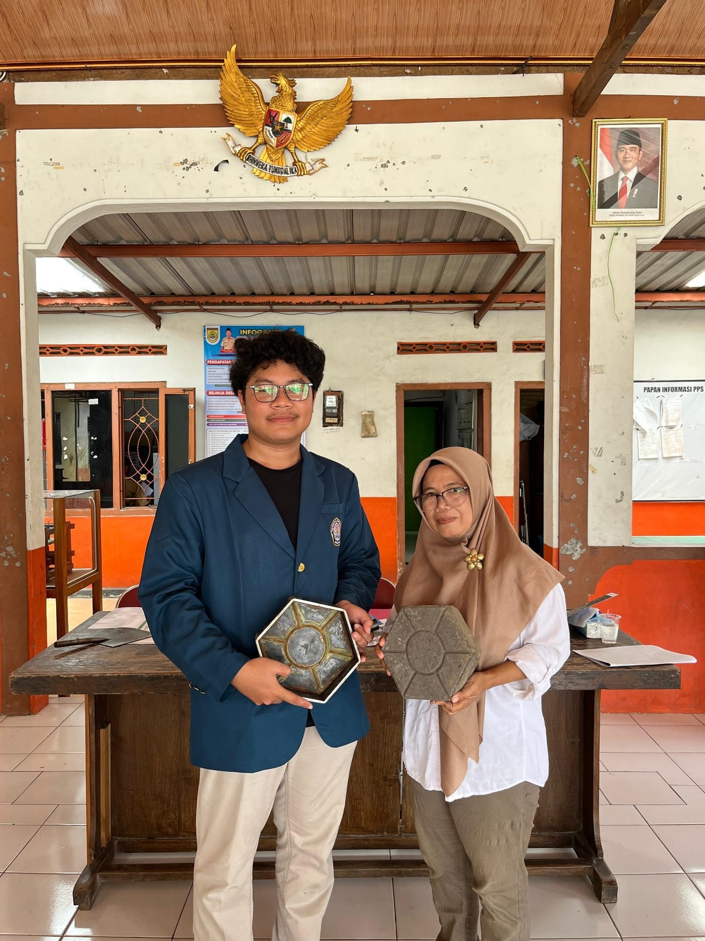 Inovatif! Bantu Pengolahan Limbah Plastik, Mahasiswa KKN UNDIP Bikin Rancangan Desain Alat Cetakan Eco Paving Block di Desa Pojok 