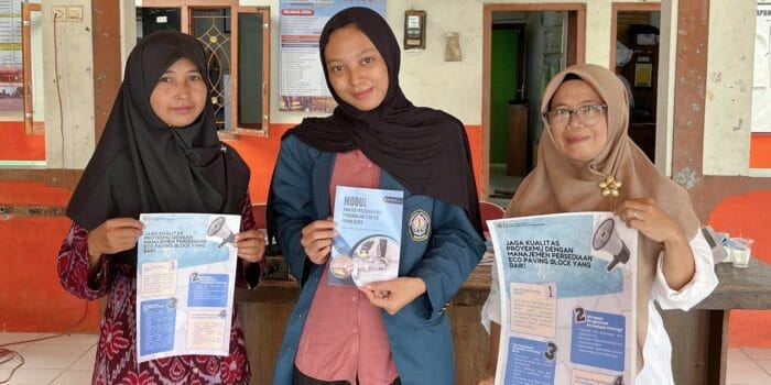 Edukasi Pentingnya Pengelolaan Persediaan Produk Eco Paving Block, Inovasi Mahasiswa KKN Undip untuk Peningkatan Efisiensi UMKM di Desa Pojok