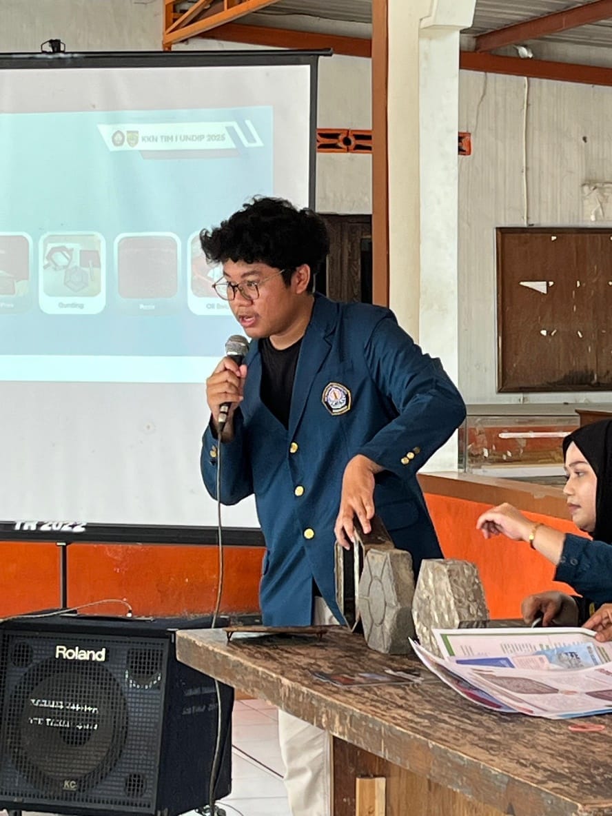 Inovatif! Bantu Pengolahan Limbah Plastik, Mahasiswa KKN UNDIP Bikin Rancangan Desain Alat Cetakan Eco Paving Block di Desa Pojok 