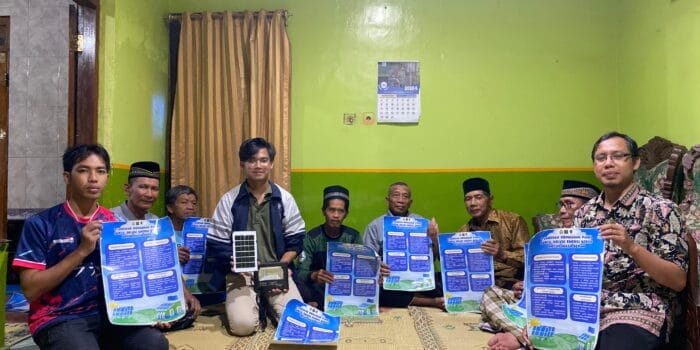 Sosialisasi Mengenai Panel Surya kepada Warga