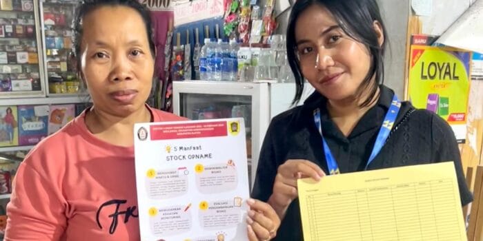 Mahasiswa KKN UNDIP Lakukan Pendampingan Pembuatan Kartu Stock Opname untuk Manajemen Persediaan pada Toko Sembako di Desa Jiwan, Klaten