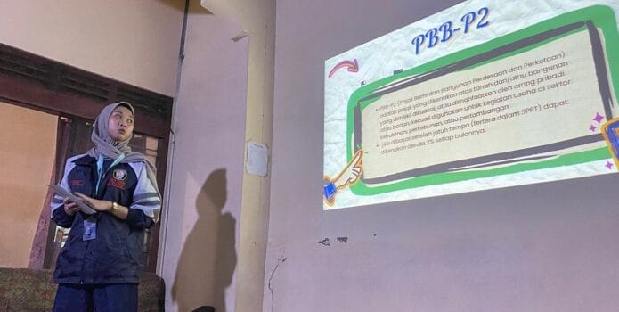 Mahasiswa KKN UNDIP Adakan Pendampingan Pembayaran PBB-P2 Online di Desa Godog, Sukoharjo