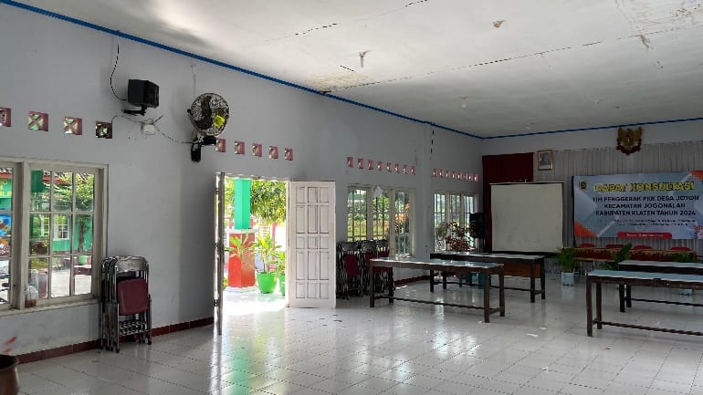 Wujudkan Ruang yang Estetis dan Fungsional, Mahasiswa KKN UNDIP Hadirkan Desain Interior Modern Minimalis untuk Aula Balai Desa Joton