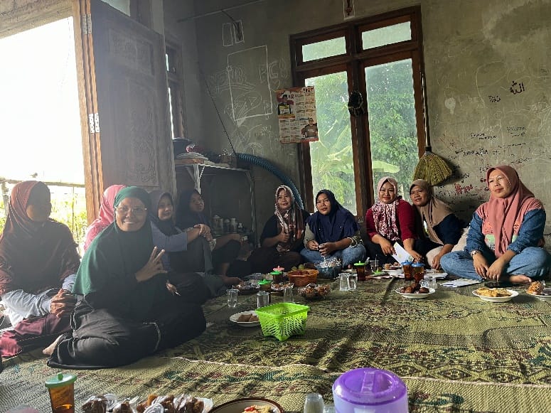 Petani Selamat, Hasil Melonjak! Mahasiswa KKN UNDIP Edukasi K3 Demi Pertanian Berkelanjutan di Desa Joton Petani Selamat, Hasil Melonjak! Mahasiswa KKN UNDIP Edukasi K3 Demi Pertanian Berkelanjutan di Desa Joton