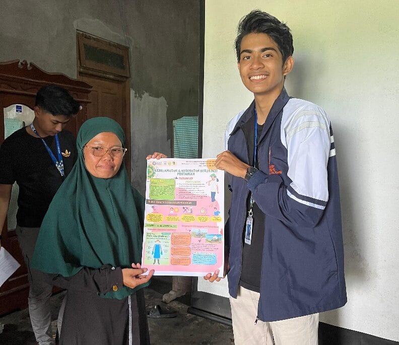 Petani Selamat, Hasil Melonjak! Mahasiswa KKN UNDIP Edukasi K3 Demi Pertanian Berkelanjutan di Desa Joton Petani Selamat, Hasil Melonjak! Mahasiswa KKN UNDIP Edukasi K3 Demi Pertanian Berkelanjutan di Desa Joton