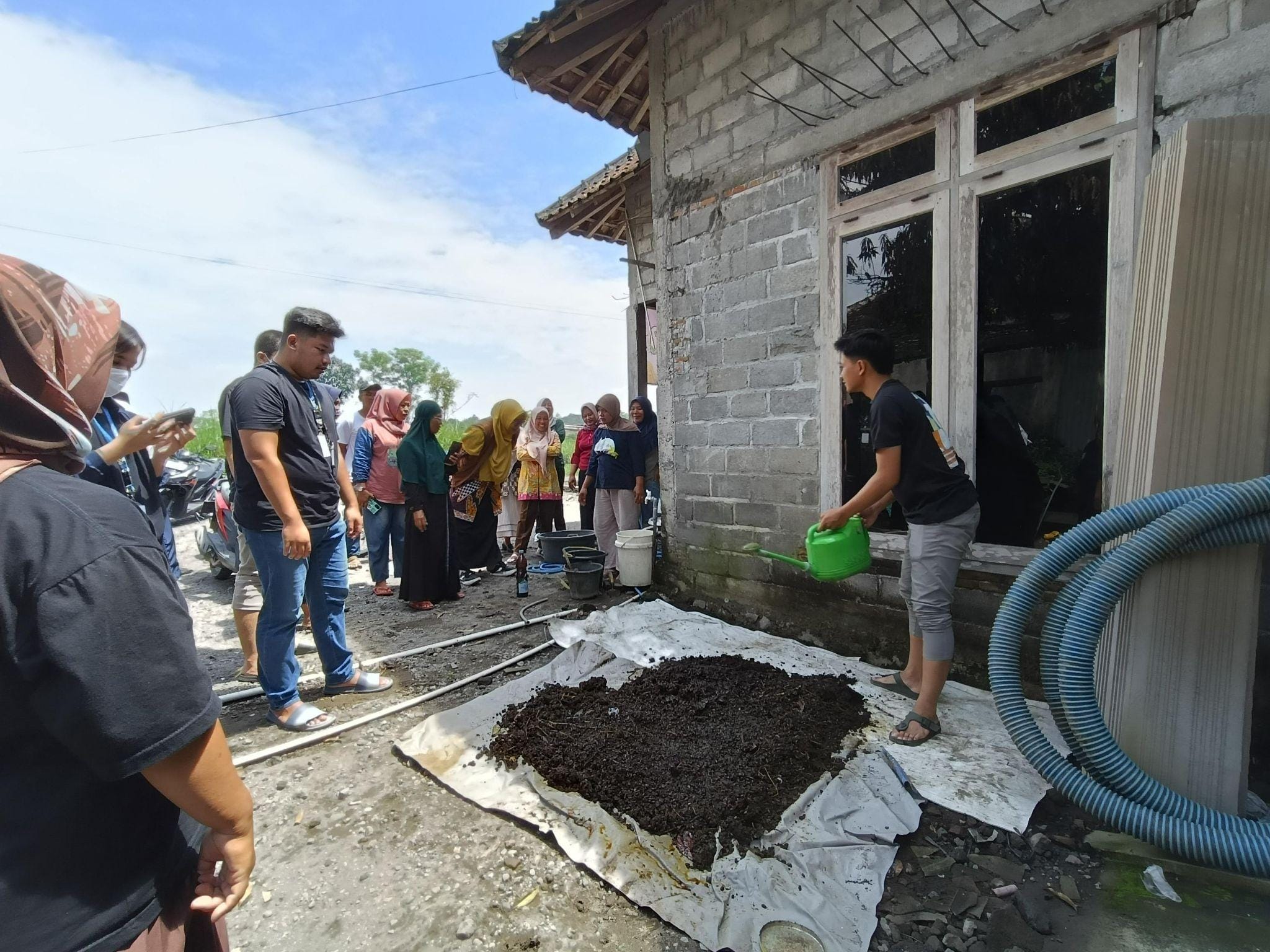 Berdayakan Kelompok Wanita Tani, Mahasiswa KKN UNDIP Lakukan Pendampingan Pembuatan Pupuk Organik untuk Ketahanan Pangan di Desa Joton Berdayakan Kelompok Wanita Tani, Mahasiswa KKN UNDIP Lakukan Pendampingan Pembuatan Pupuk Organik untuk Ketahanan Pangan di Desa Joton