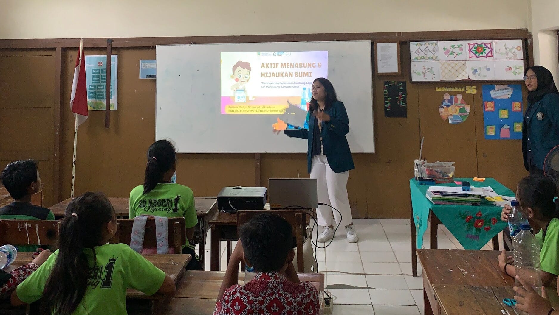 Aktif Menabung dan Hijaukan Bumi, Mahasiswa KKN Tim I UNDIP Lakukan Edukasi Keuangan dan Lingkungan Sejak Dini di SD Negeri 1 Ngering Aktif Menabung dan Hijaukan Bumi, Mahasiswa KKN Tim I UNDIP Lakukan Edukasi Keuangan dan Lingkungan Sejak Dini di SD Negeri 1 Ngering