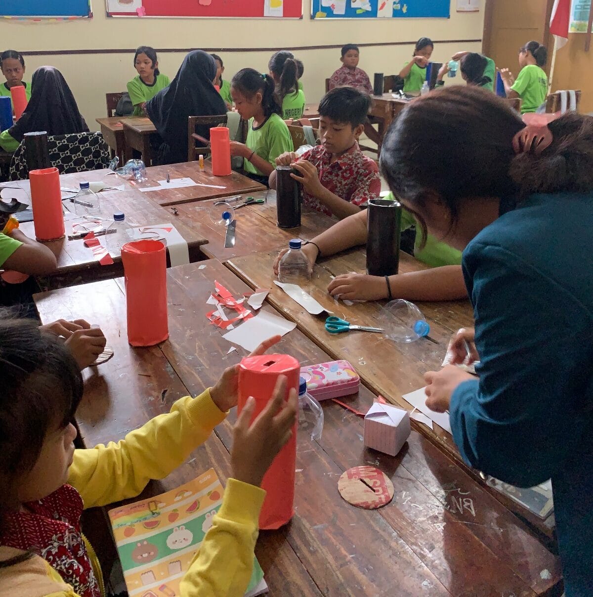 Aktif Menabung dan Hijaukan Bumi, Mahasiswa KKN Tim I UNDIP Lakukan Edukasi Keuangan dan Lingkungan Sejak Dini di SD Negeri 1 Ngering Aktif Menabung dan Hijaukan Bumi, Mahasiswa KKN Tim I UNDIP Lakukan Edukasi Keuangan dan Lingkungan Sejak Dini di SD Negeri 1 Ngering