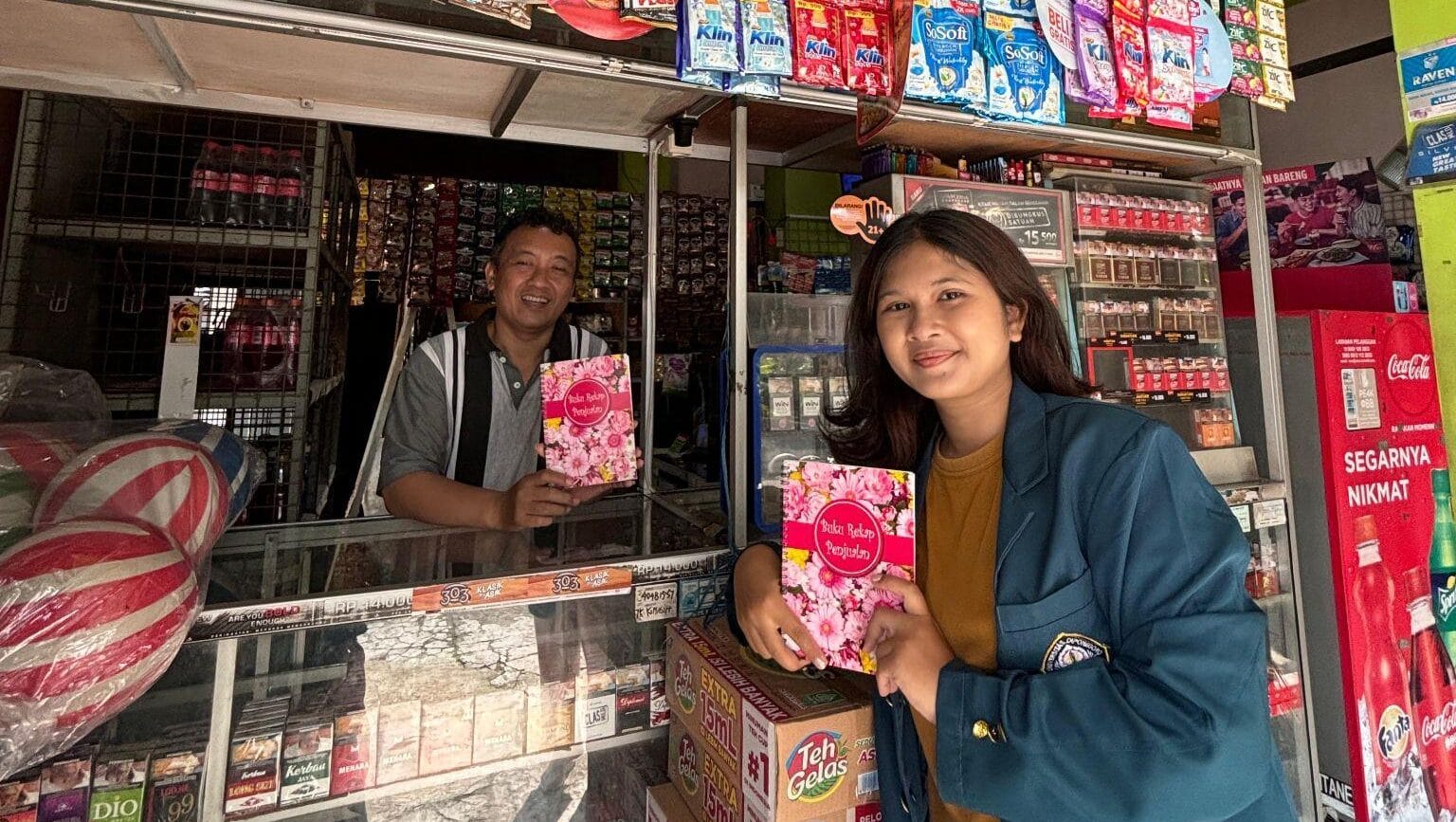 Dorong UMKM Desa Ngering Naik Kelas, Mahasiswa KKN Tim I UNDIP Lakukan Pendampingan Pencatatan Keuangan untuk Bisnis Berkelanjutan