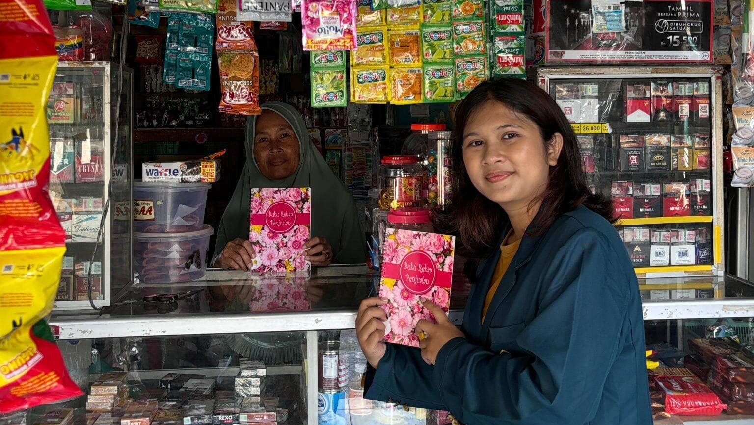 Dorong UMKM Desa Ngering Naik Kelas, Mahasiswa KKN Tim I UNDIP Lakukan Pendampingan Pencatatan Keuangan untuk Bisnis Berkelanjutan