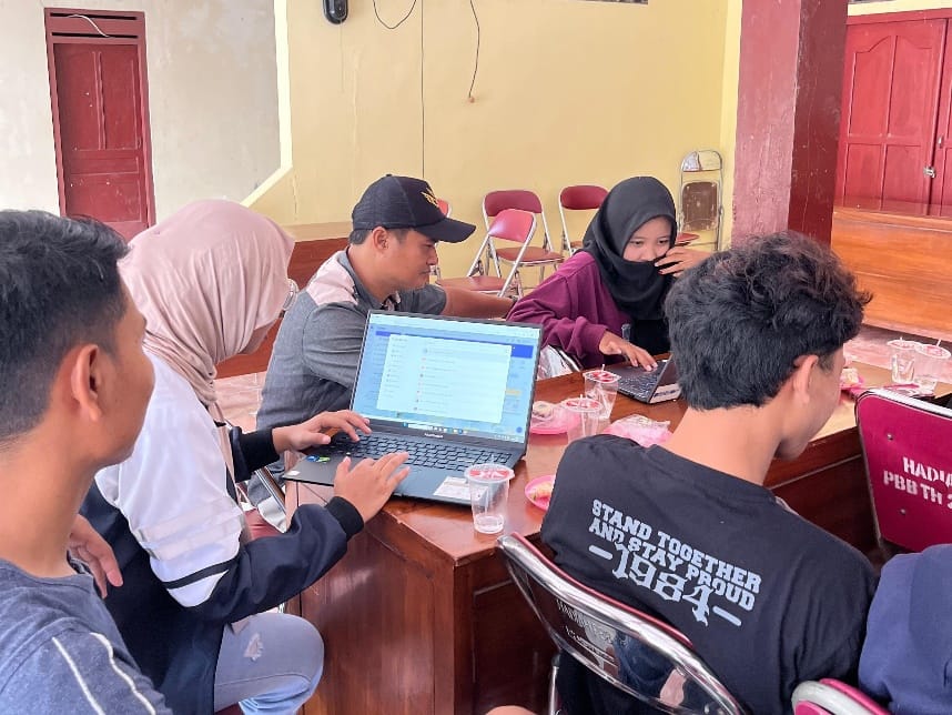 Tingkatan Kreativitas Remaja, Mahasiswa KKN UNDIP Berikan Pelatihan Desain Grafis di Desa Panekan Tingkatan Kreativitas Remaja, Mahasiswa KKN UNDIP Berikan Pelatihan Desain Grafis di Desa Panekan