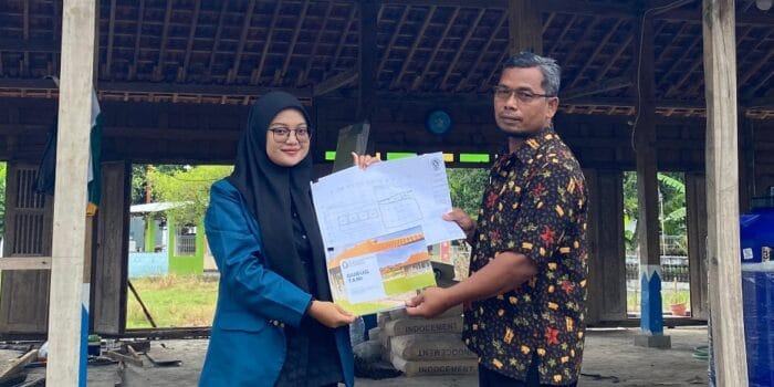 Mahasiswa KKN UNDIP Rancang Desain Baru Gubuk Tani Desa Kedungwinong