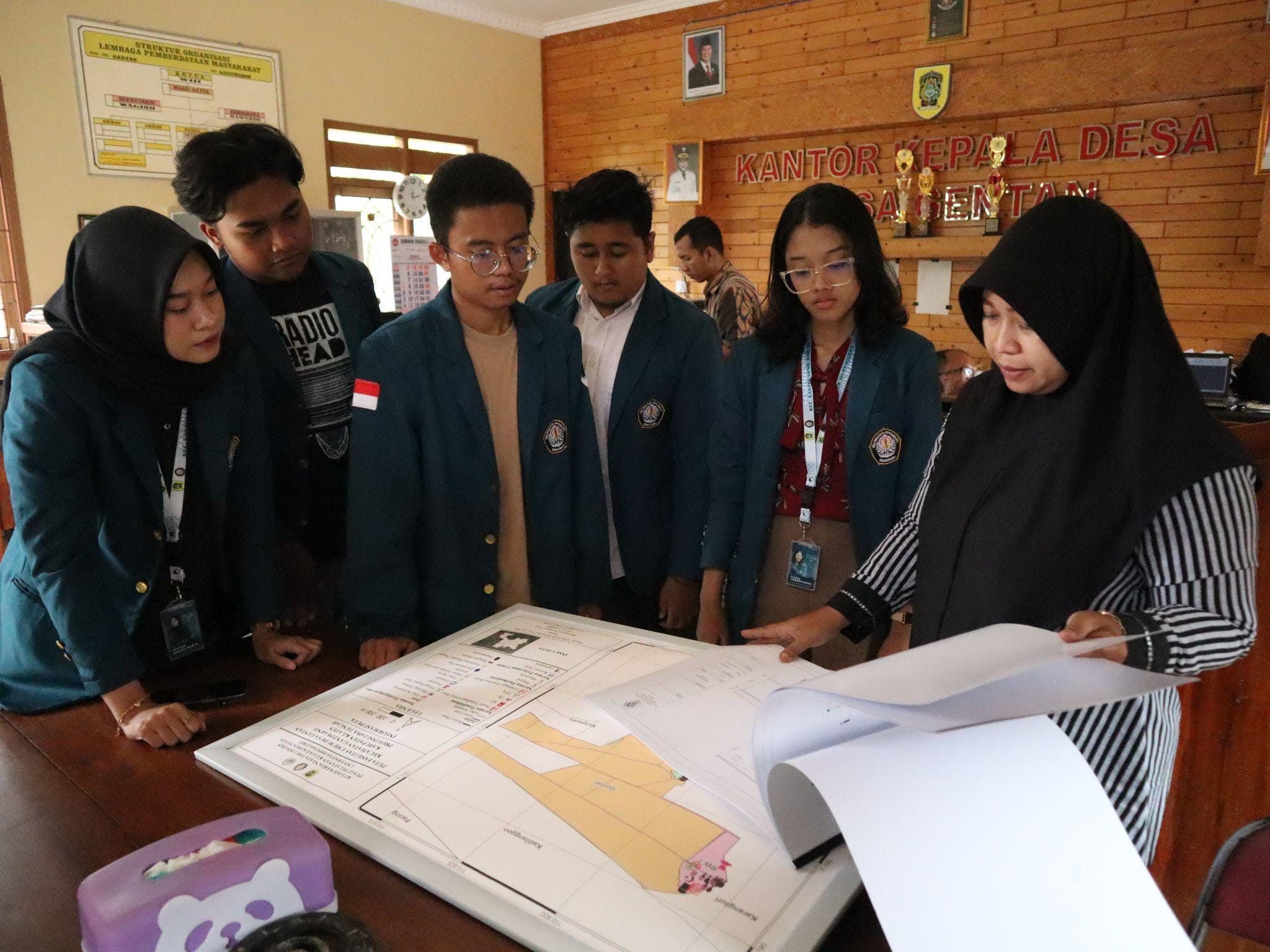 Dukung Kemudahan Akses Desa Gentan, Mahasiswa KKN Undip Hadirkan Peta Persebaran Fasilitas Umum Dukung Kemudahan Akses Desa Gentan, Mahasiswa KKN Undip Hadirkan Peta Persebaran Fasilitas Umum