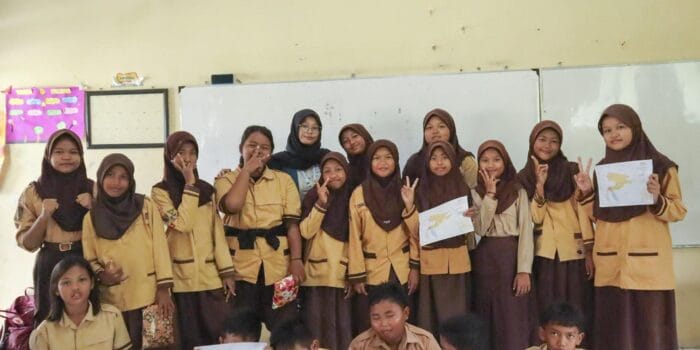 Tingkatkan Literasi Geografi, Mahasiswa KKN Undip Ajak Siswa SD Eksplorasi Dunia dengan Membaca Peta