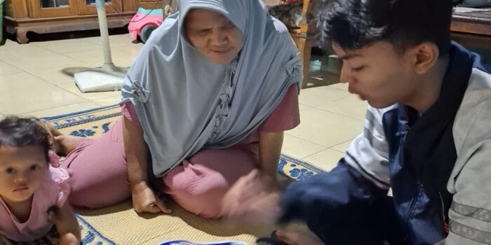 Mahasiswa KKN Undip Bantu UMKM Keripik Pisang Bu Poniyem Dapatkan Sertifikat NIB