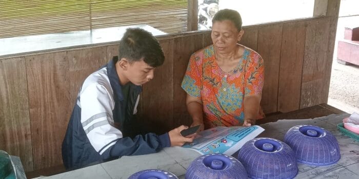 Dorong Digitalisasi UMKM, Mahasiswa KKN Undip Dampingi Pendaftaran Usaha di Google Maps