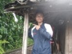 Mahasiswa KKN UNDIP Lakukan Pemasangan Fitting Lampu dengan Sensor Cahaya di Desa Jeruk