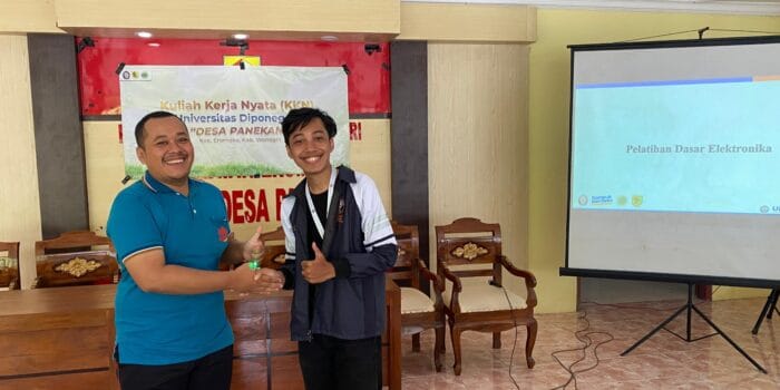 Tingkatkan Kompetensi Pemuda, Mahasiswa KKN UNDIP Latih Karang Taruna Desa Panekan terkait Dasar Elektronika