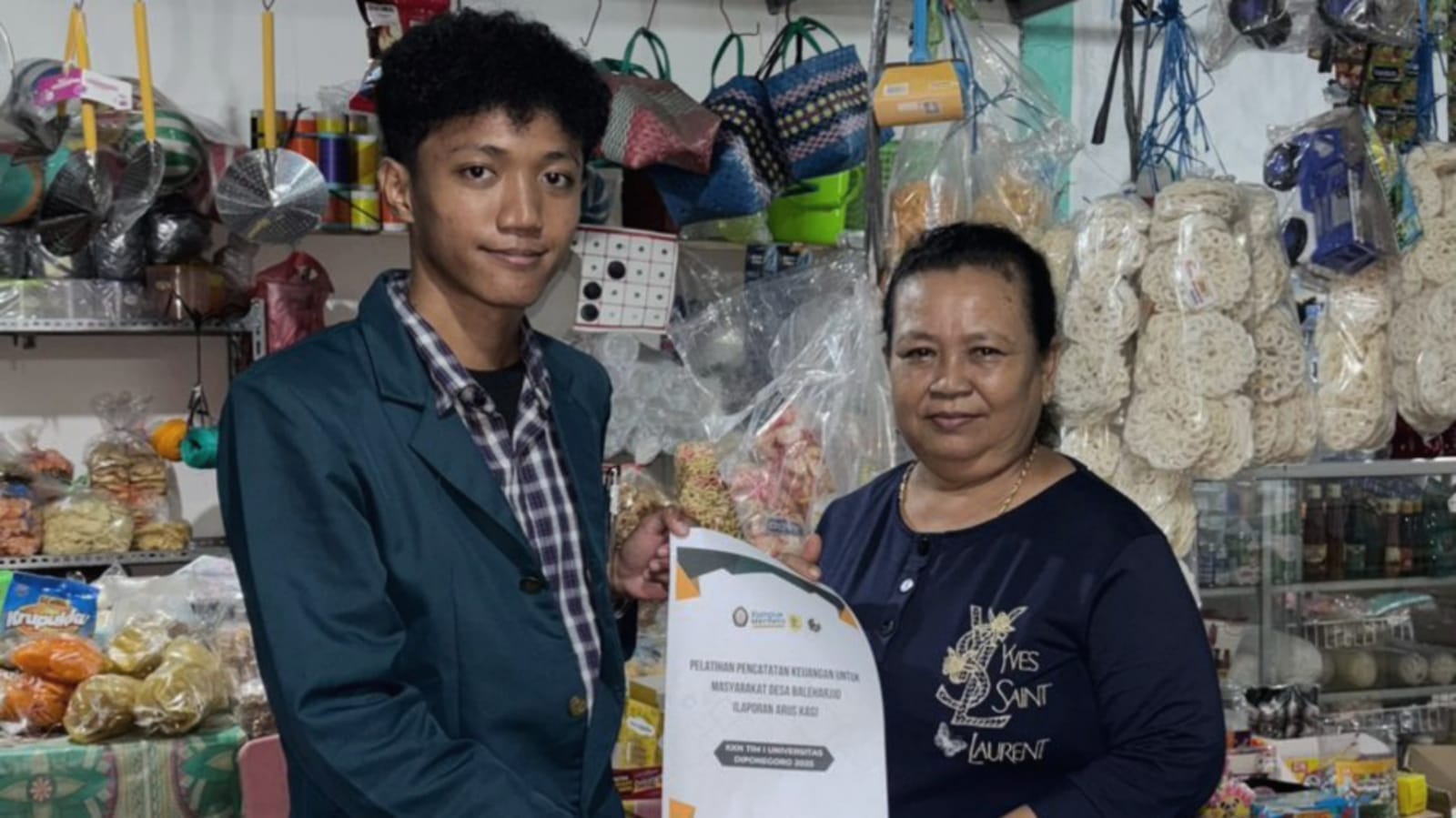 Mahasiswa KKN UNDIP Berikan Pelatihan Pencatatan Keuangan Laporan Arus Kas untuk UMKM Kelontong Mahasiswa KKN UNDIP Berikan Pelatihan Pencatatan Keuangan Laporan Arus Kas untuk UMKM Kelontong