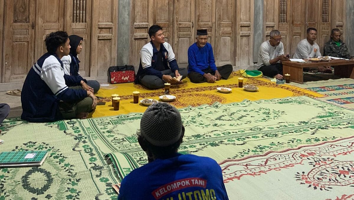 Mahasiswa KKN Undip Lakukan Pemberdayaan Masyarakat Mengenai Pengenalan Ciri-Ciri Penyakit PMK pada Ternak yang Terjangkit di Desa Jangglengan